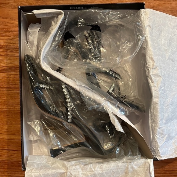 NWT MARC FISHER HEELS BLACK SUEDE WITH FAKE DIAMONDS ALL ACROSS SIZE Womens 7‌‌‍ - Picture 10 of 11